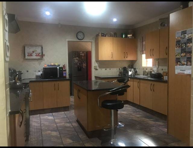 4 BEDROOM HOUSE FOR SALE IN CHROOM PARK